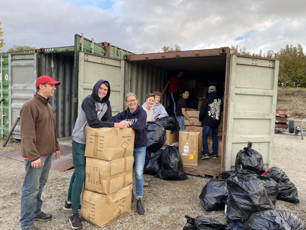 Volunteers helping to support aid in Eswatini, Africa